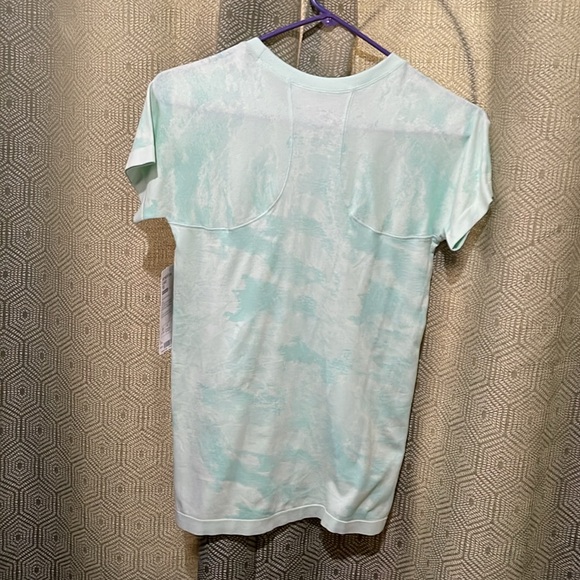 Athleta Momentum Camo Tee size small NWT - Picture 5 of 5